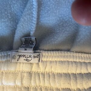 Love & Style Women's Cream Athletic Shorts